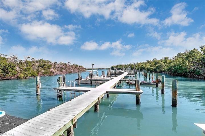 DOCKS