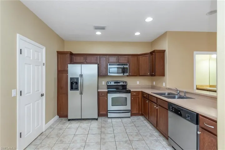 AMPLE KITCHEN AREA
