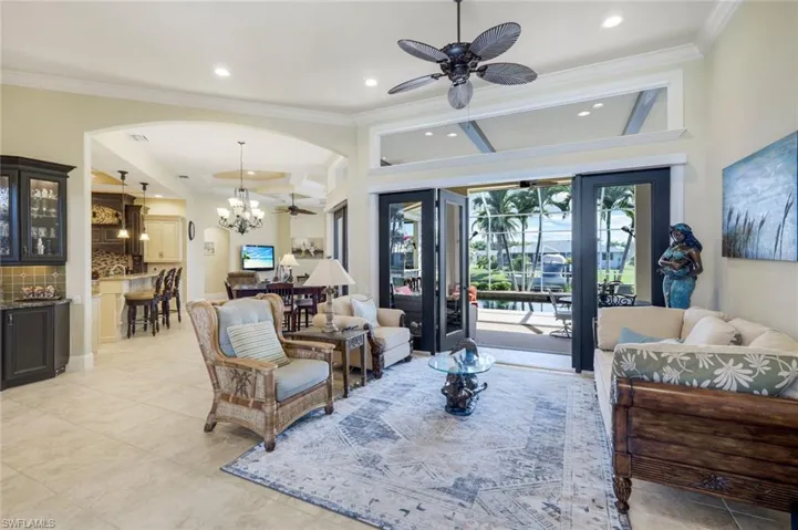 Sitting room off the entryway