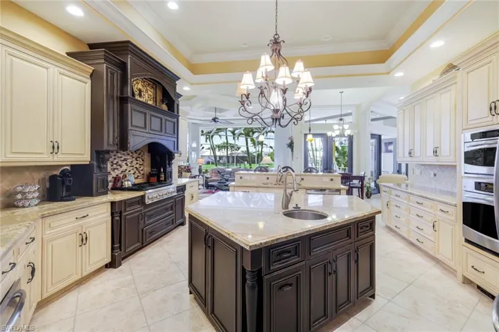 Extra island with prep sink