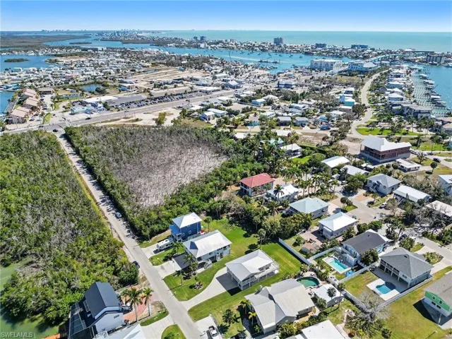 942 Prescott St, Fort Myers Beach, Florida 33931