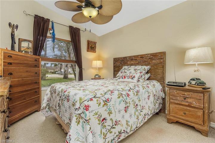 2037  Crown Pointe W BLVD, Naples, FL 34112