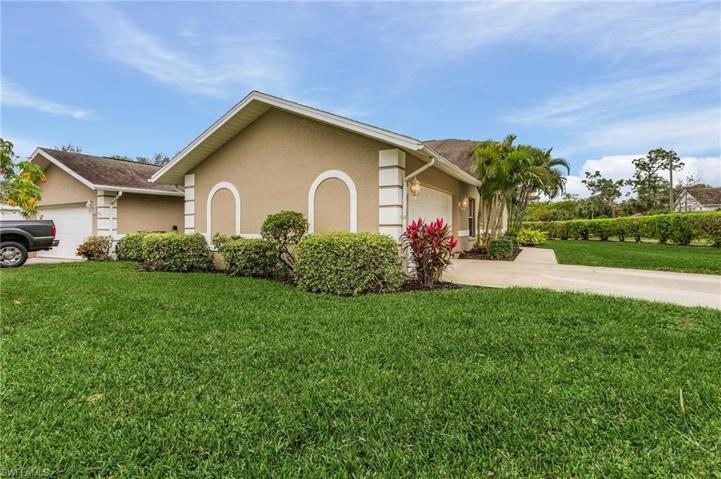 2037  Crown Pointe W BLVD, Naples, FL 34112