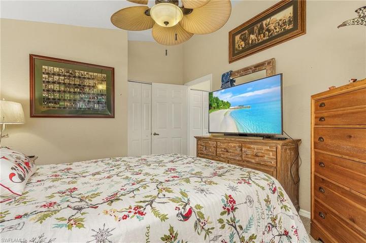 2037  Crown Pointe W BLVD, Naples, FL 34112