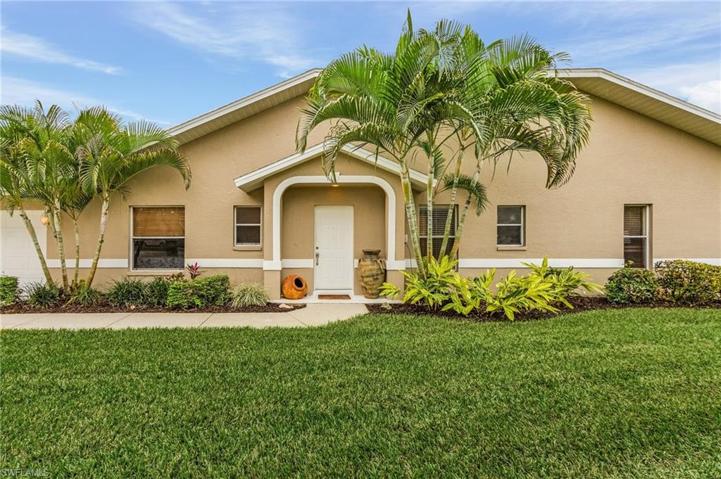 2037  Crown Pointe W BLVD, Naples, FL 34112