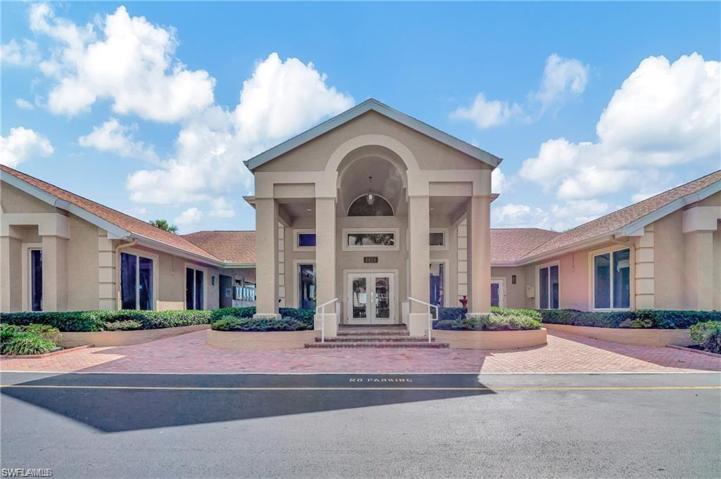 2037  Crown Pointe W BLVD, Naples, FL 34112