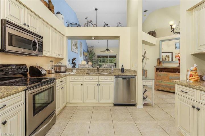 2037  Crown Pointe W BLVD, Naples, FL 34112