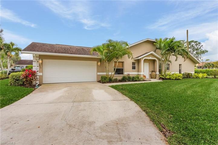 2037  Crown Pointe W BLVD, Naples, FL 34112