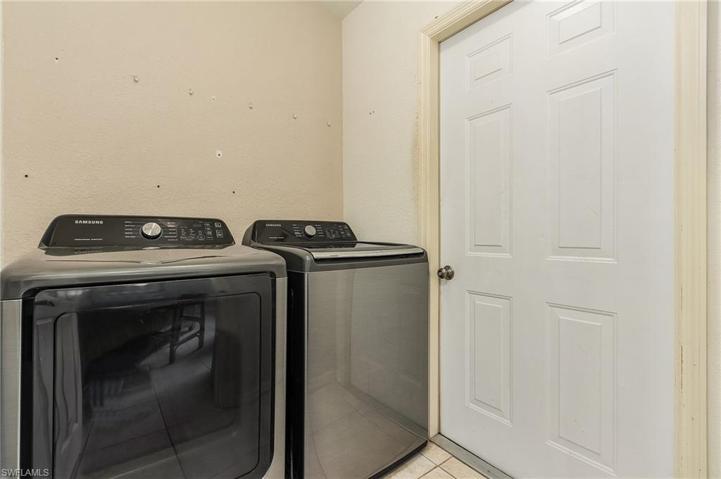 2037  Crown Pointe W BLVD, Naples, FL 34112