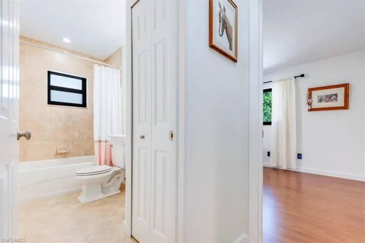 49  Willoughby  DR, Naples, FL 34110