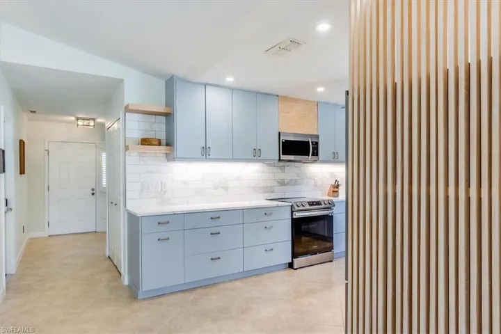 49  Willoughby  DR, Naples, FL 34110