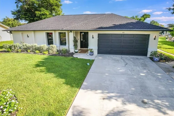 49  Willoughby  DR, Naples, FL 34110
