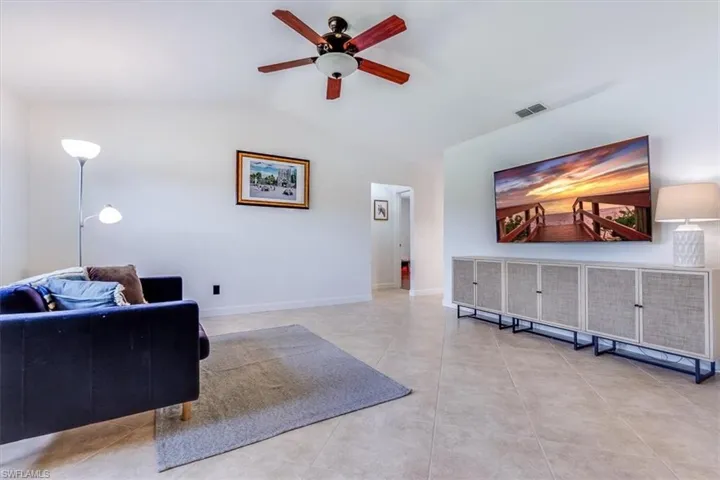 49  Willoughby  DR, Naples, FL 34110