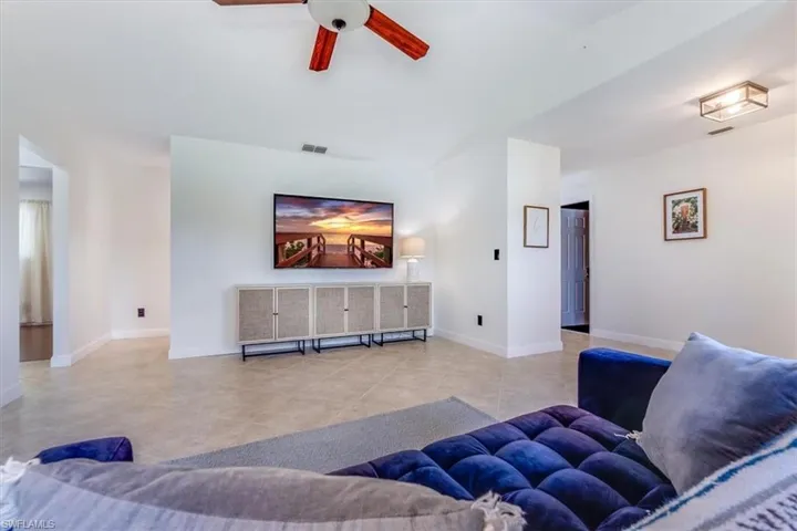 49  Willoughby  DR, Naples, FL 34110