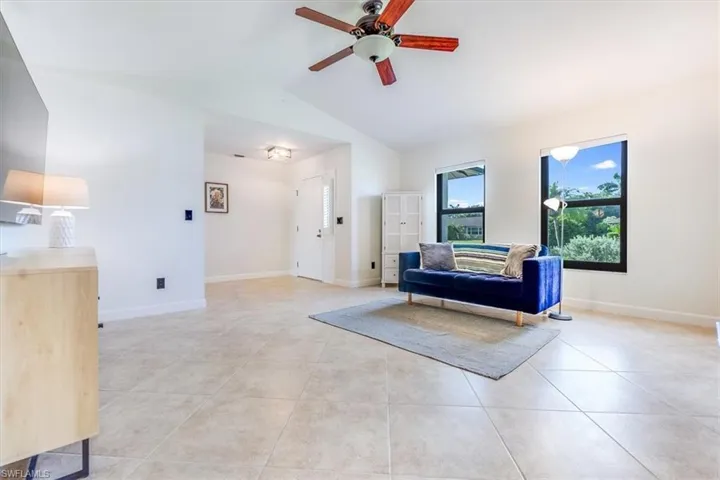 49  Willoughby  DR, Naples, FL 34110