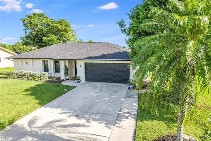 49  Willoughby  DR, Naples, FL 34110