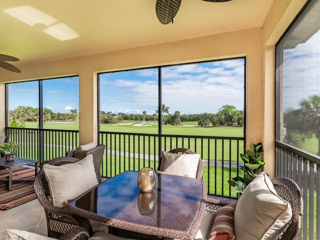Sunroom with ceiling fan