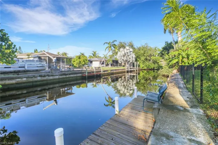 Gulf Access Canal w Private Boat Dock