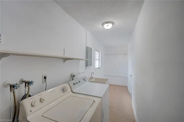 220 Punta Alta Ct, Lehigh Acres, Florida 33936