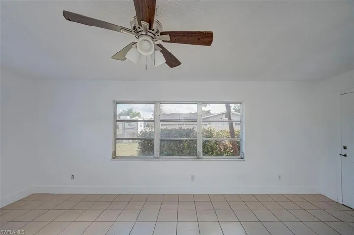 220 Punta Alta Ct, Lehigh Acres, Florida 33936