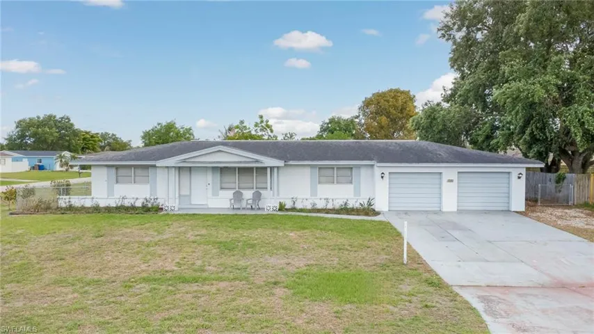 220 Punta Alta Ct, Lehigh Acres, Florida 33936