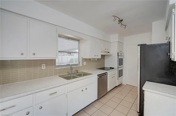 220 Punta Alta Ct, Lehigh Acres, Florida 33936