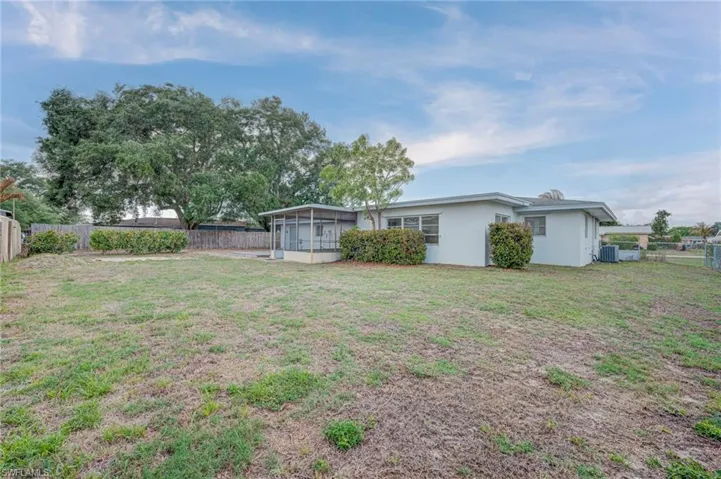 220 Punta Alta Ct, Lehigh Acres, Florida 33936