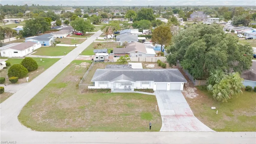 220 Punta Alta Ct, Lehigh Acres, Florida 33936