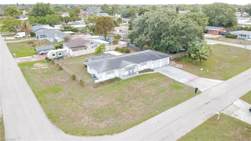 220 Punta Alta Ct, Lehigh Acres, Florida 33936