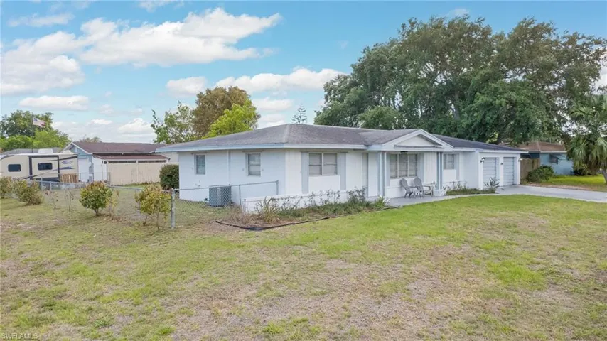 220 Punta Alta Ct, Lehigh Acres, Florida 33936