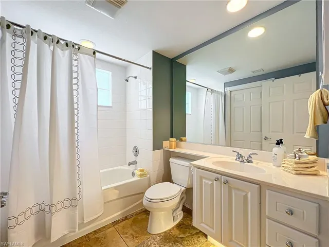 1st Floor main bath connected to bedroom/flex room