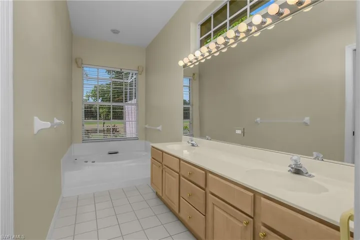 13550 Southampton Dr, Bonita Springs, Florida 34135
