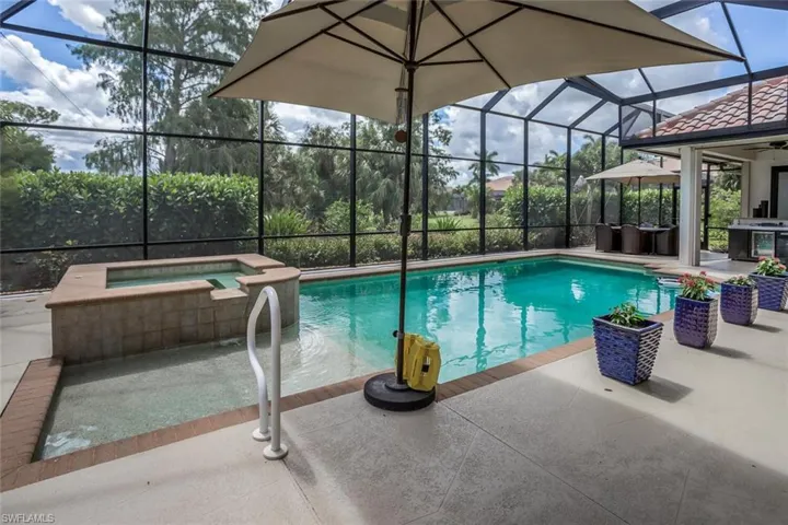 Extra large spa, sun shelf and large pool
