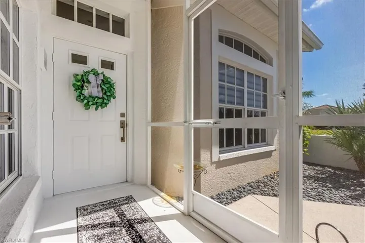 Lovely screened in front door breezeway