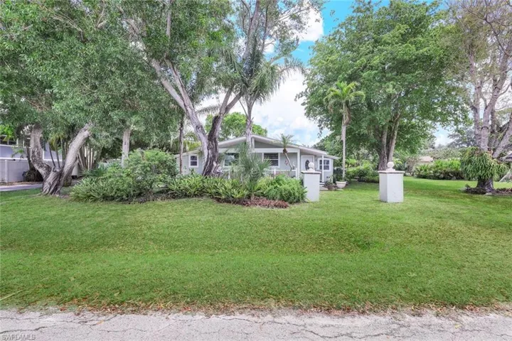 138  3rd St  , Naples, FL 34113