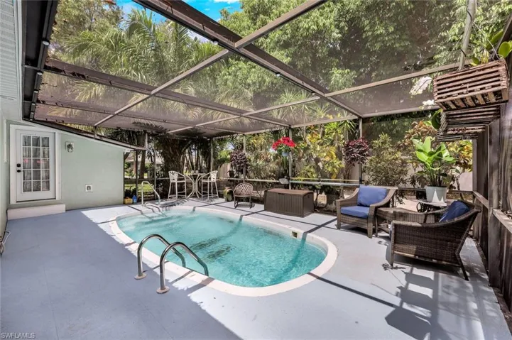 138  3rd St  , Naples, FL 34113