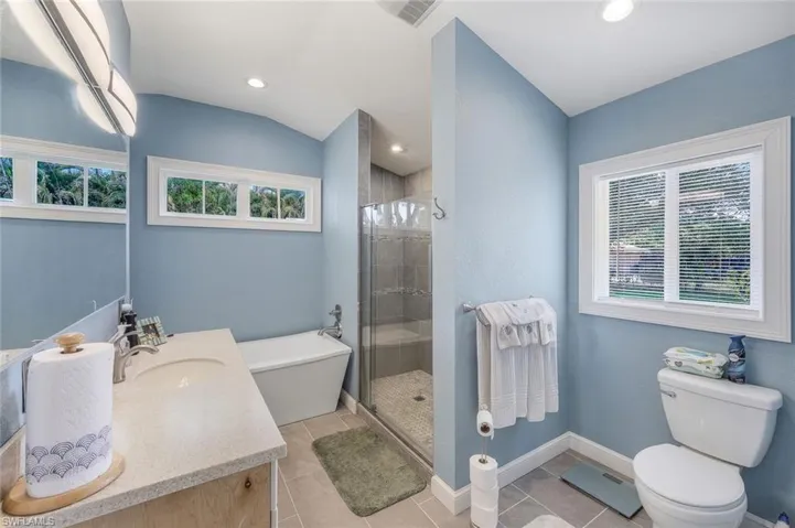 138  3rd St  , Naples, FL 34113