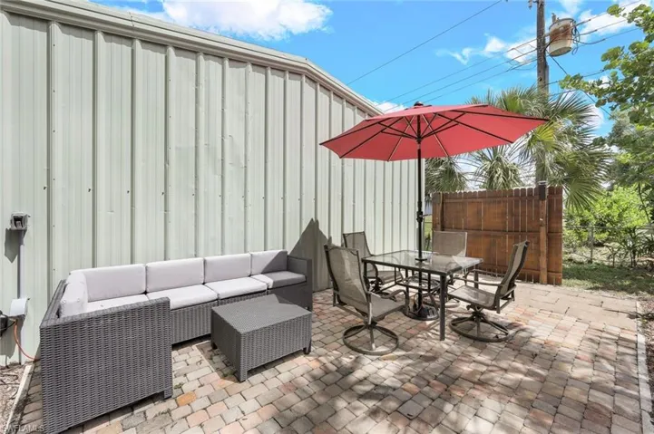 138  3rd St  , Naples, FL 34113