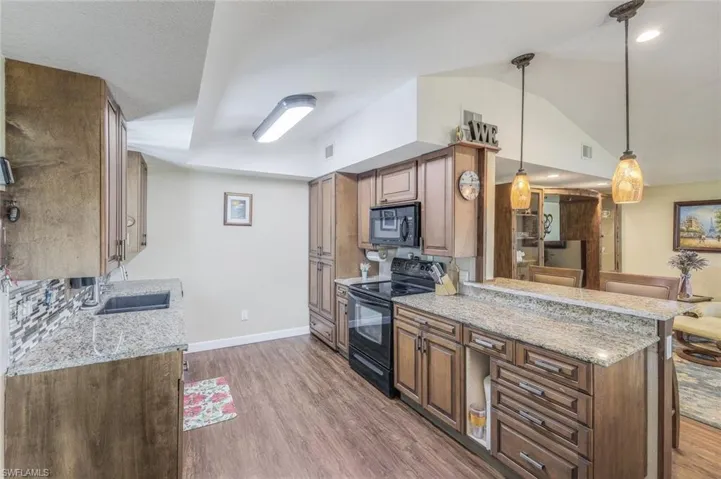 138  3rd St  , Naples, FL 34113