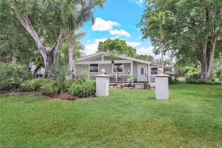138  3rd St  , Naples, FL 34113