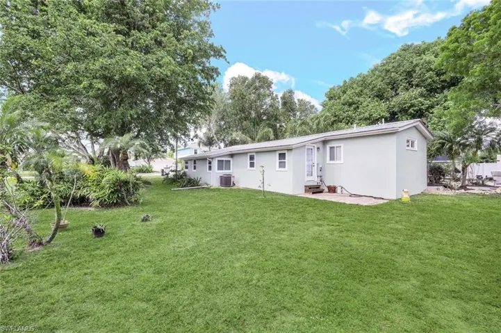 138  3rd St  , Naples, FL 34113