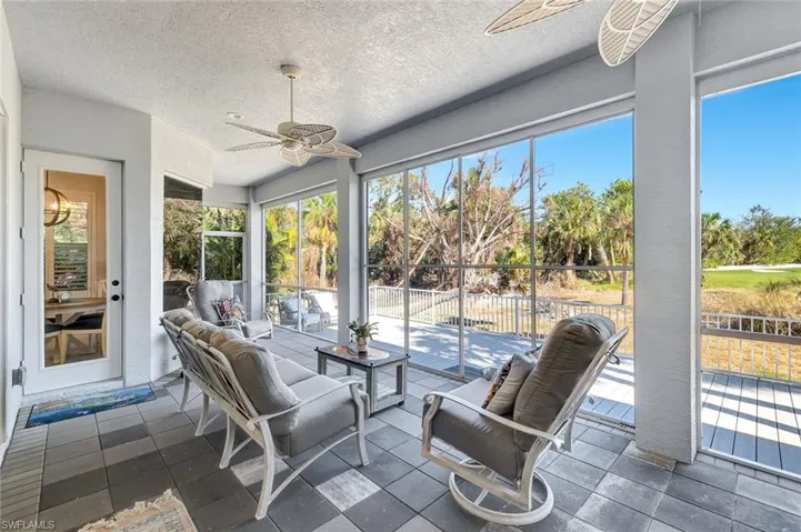 Sunroom / solarium with ceiling fan