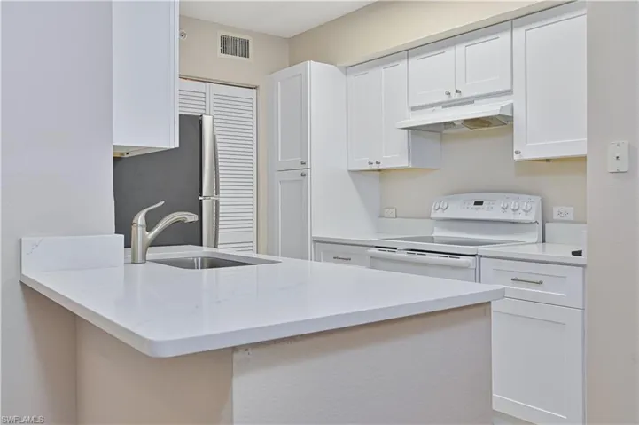8920 Colonnades Ct E 514, Bonita Springs, Florida 34135