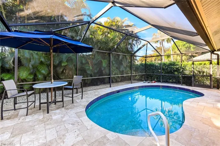 302  Sawgrass  CT, Naples, FL 34110