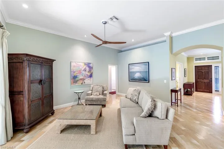 302  Sawgrass  CT, Naples, FL 34110
