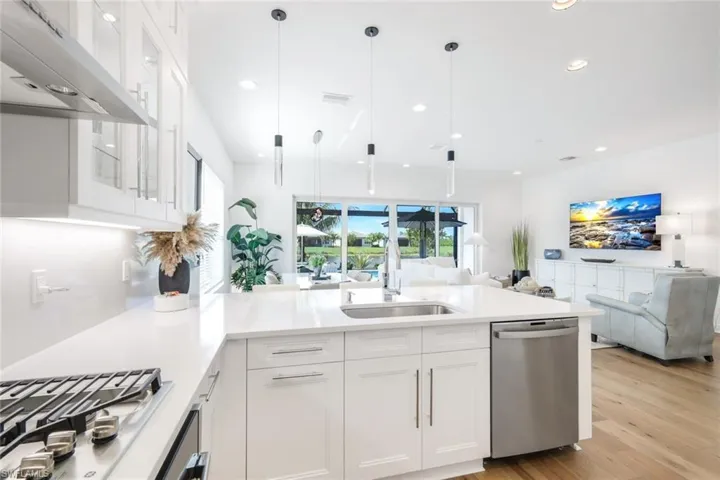 11322  Jacaranda  DR, Naples, FL 34120