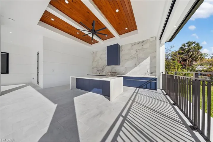 Patio / terrace with ceiling fan