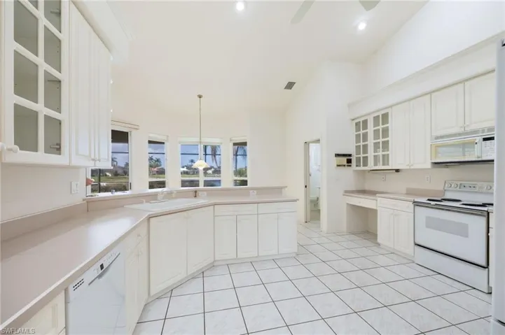 11223  Phoenix  WAY, Naples, FL 34119