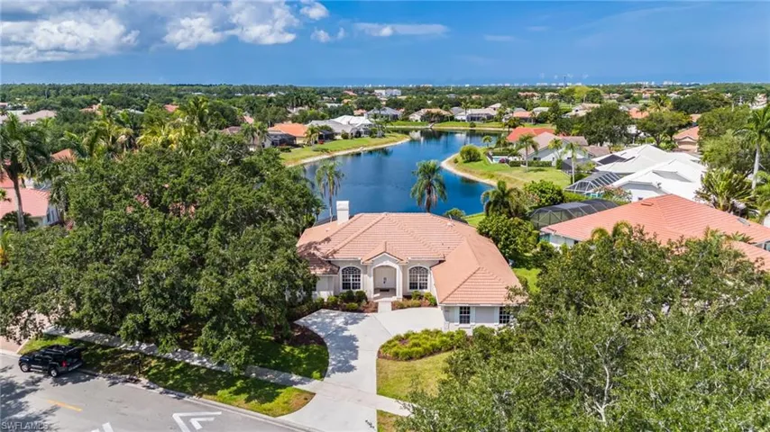 11223  Phoenix  WAY, Naples, FL 34119