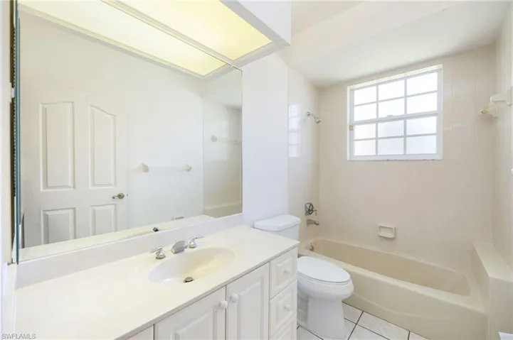 11223  Phoenix  WAY, Naples, FL 34119